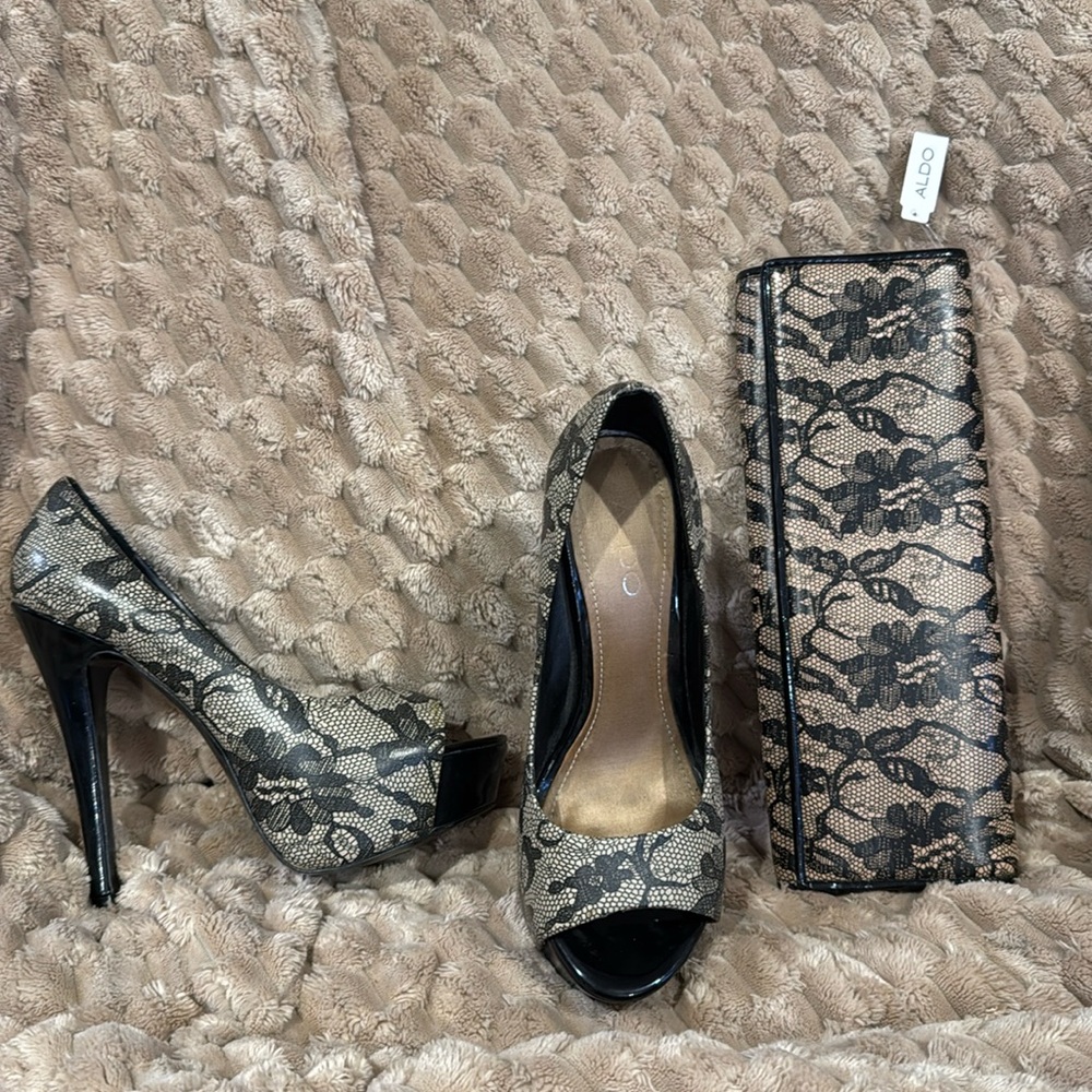 ALDO leather platform peep toe stilettos. Lace print. Free clutch. 37 euro